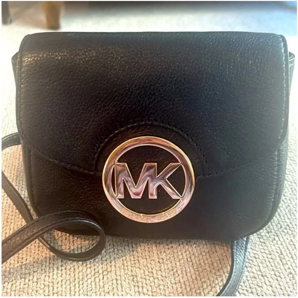 Michael Kors Fulton Leather Flap Crossbody Bag, Black & Gold Tone Retail - Picture 2 of 4